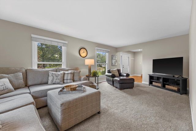 5696 Gladstone LANE, Greendale, WI 53129