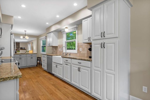 5696 Gladstone LANE, Greendale, WI 53129