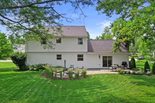 5696 Gladstone LANE, Greendale, WI 53129
