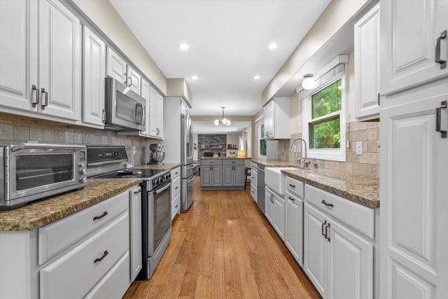 5696 Gladstone LANE, Greendale, WI 53129