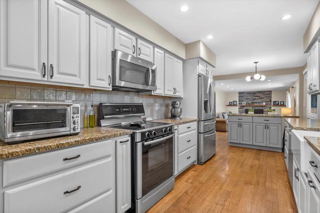 5696 Gladstone LANE, Greendale, WI 53129