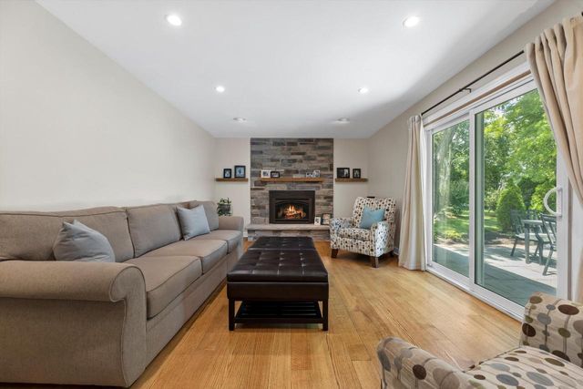 5696 Gladstone LANE, Greendale, WI 53129