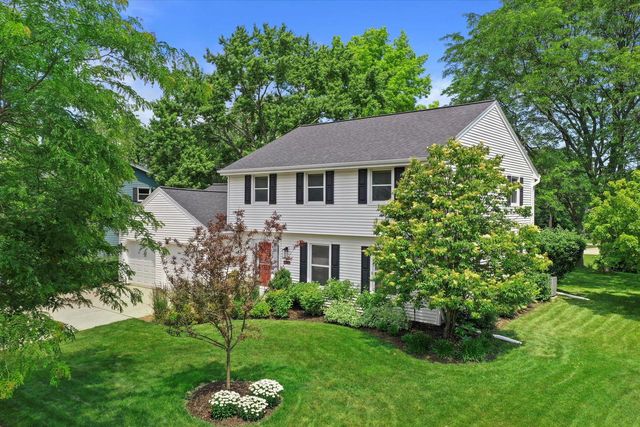 5696 Gladstone LANE, Greendale, WI 53129
