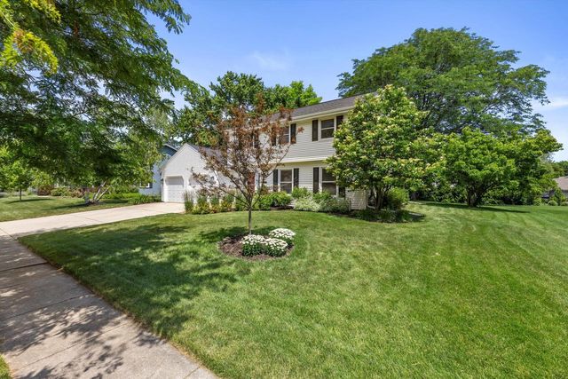 5696 Gladstone LANE, Greendale, WI 53129