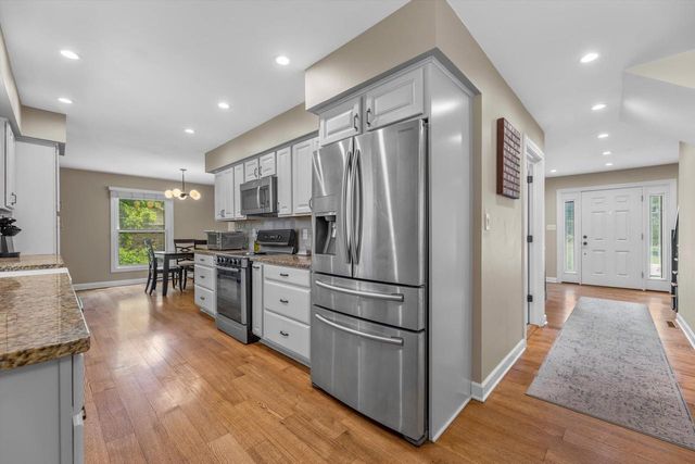 5696 Gladstone LANE, Greendale, WI 53129