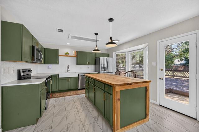 519 Fox Creek Court, Denton, TX 76209