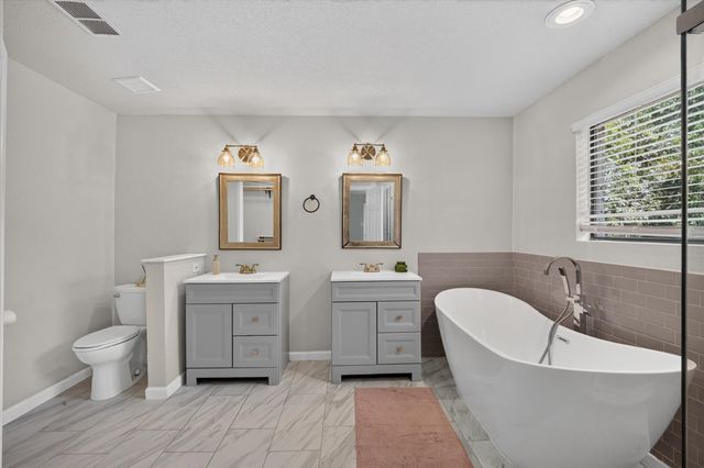 519 Fox Creek Court, Denton, TX 76209