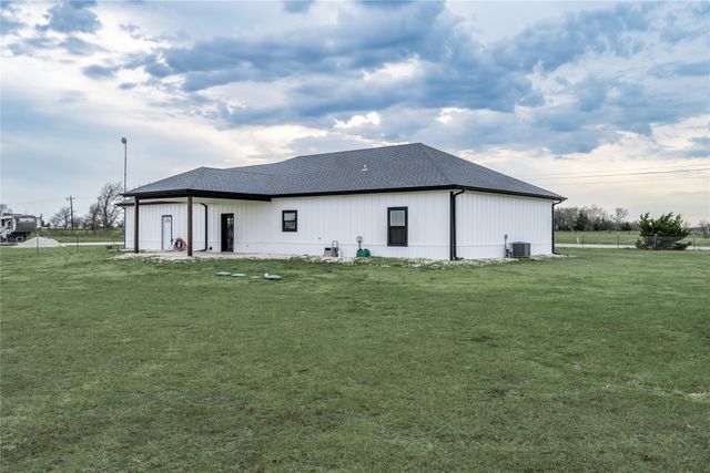 1706 County Road 35400, Sumner, TX 75486