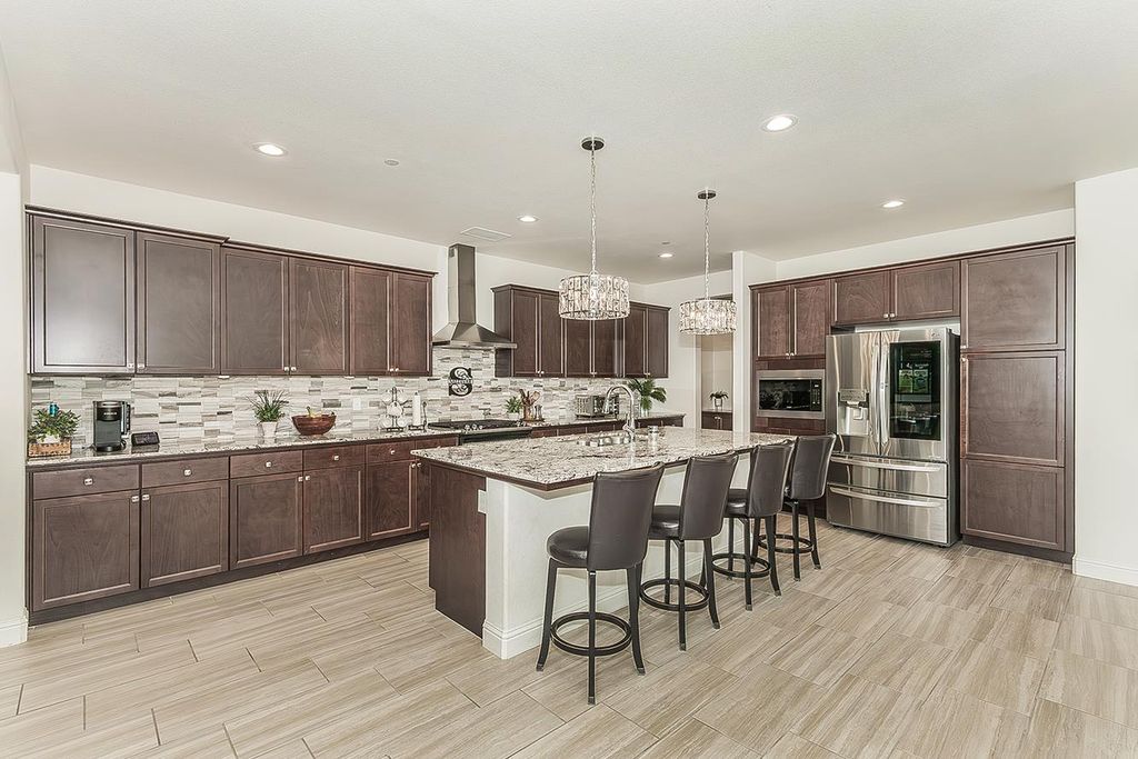 Image 10 of property listing at 877 Treasure Hills Drive, Madera, CA 93636