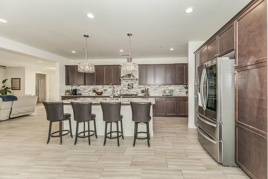 Image 14 of property listing at 877 Treasure Hills Drive, Madera, CA 93636