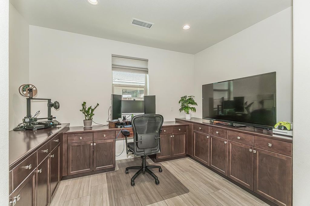 Image 19 of property listing at 877 Treasure Hills Drive, Madera, CA 93636