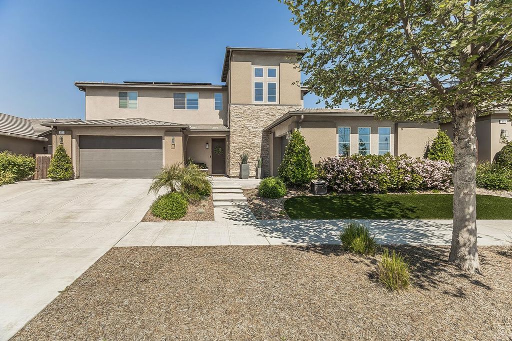 Image 2 of property listing at 877 Treasure Hills Drive, Madera, CA 93636