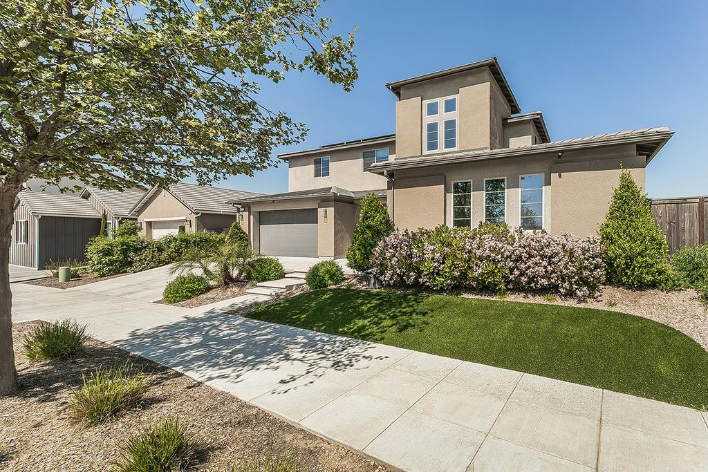 Image 3 of property listing at 877 Treasure Hills Drive, Madera, CA 93636