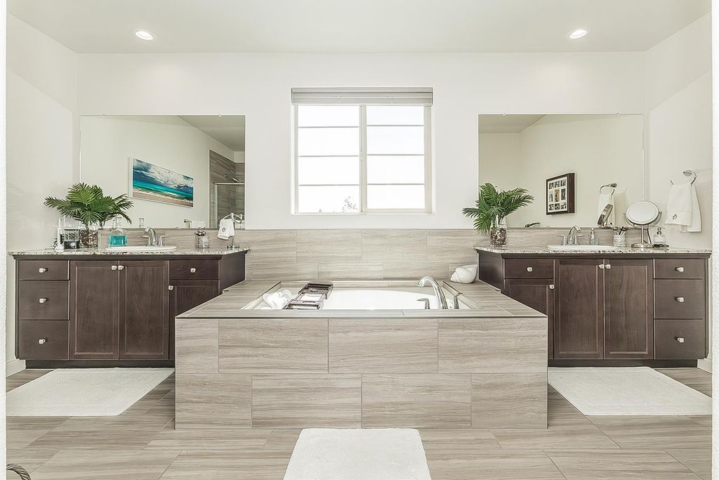 Image 33 of property listing at 877 Treasure Hills Drive, Madera, CA 93636