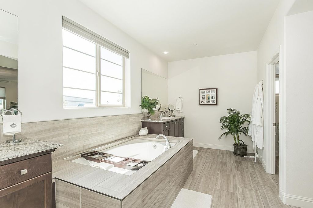 Image 36 of property listing at 877 Treasure Hills Drive, Madera, CA 93636