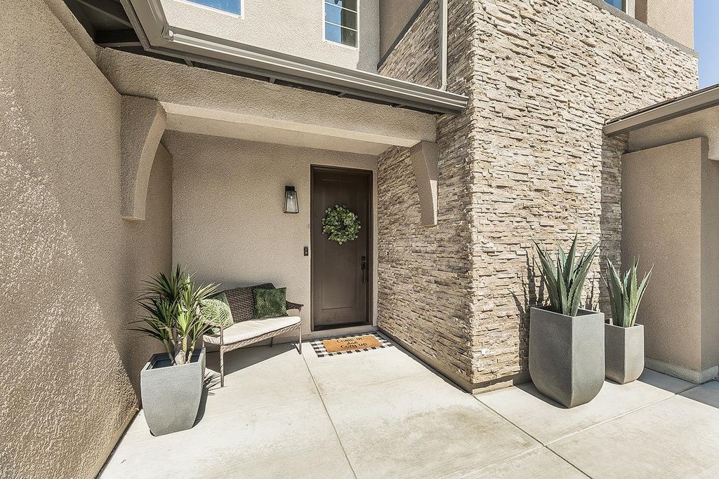 Image 5 of property listing at 877 Treasure Hills Drive, Madera, CA 93636