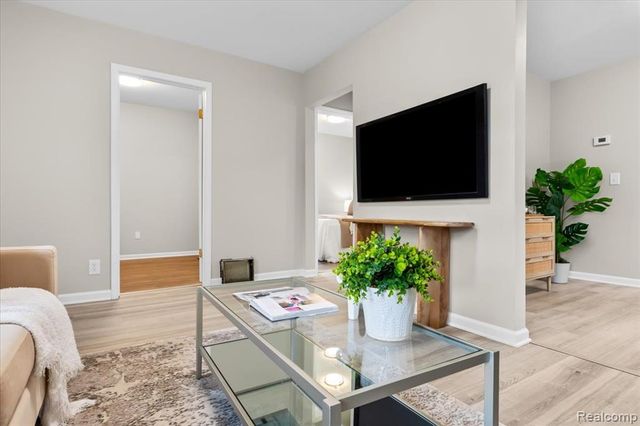 1533 College Avenue, Lincoln Park, MI 48146