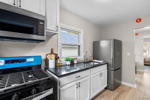 1533 College Avenue, Lincoln Park, MI 48146