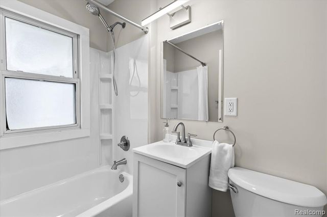 1533 College Avenue, Lincoln Park, MI 48146