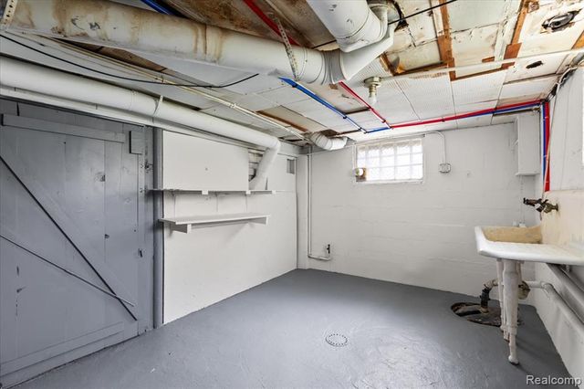 1533 College Avenue, Lincoln Park, MI 48146