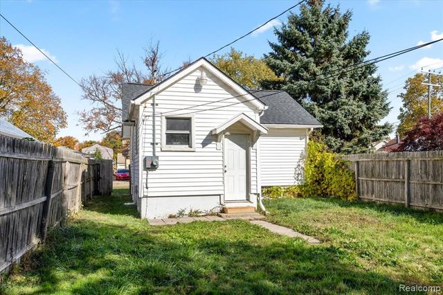 1533 College Avenue, Lincoln Park, MI 48146