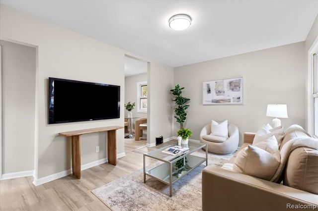 1533 College Avenue, Lincoln Park, MI 48146