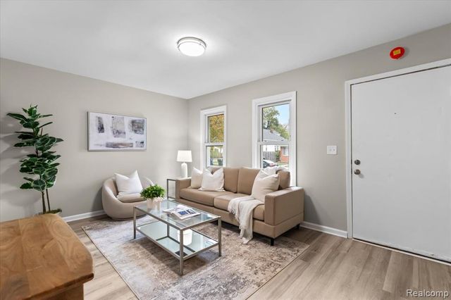 1533 College Avenue, Lincoln Park, MI 48146