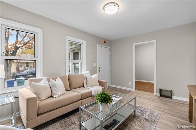 1533 College Avenue, Lincoln Park, MI 48146