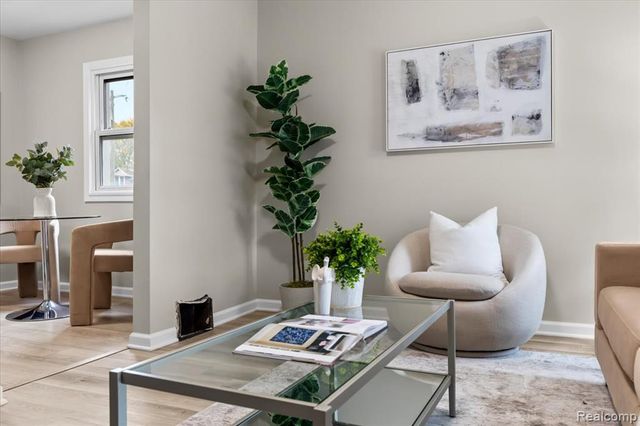 1533 College Avenue, Lincoln Park, MI 48146