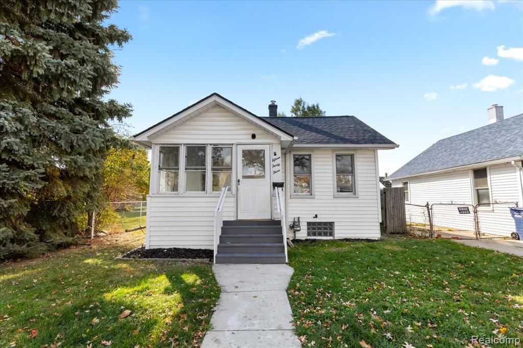 1533 College Avenue, Lincoln Park, MI 48146