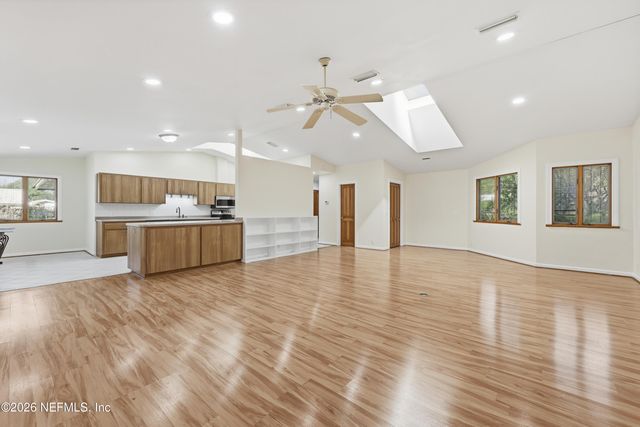125 TWIN LAKE GROVE Drive, Interlachen, FL 32148