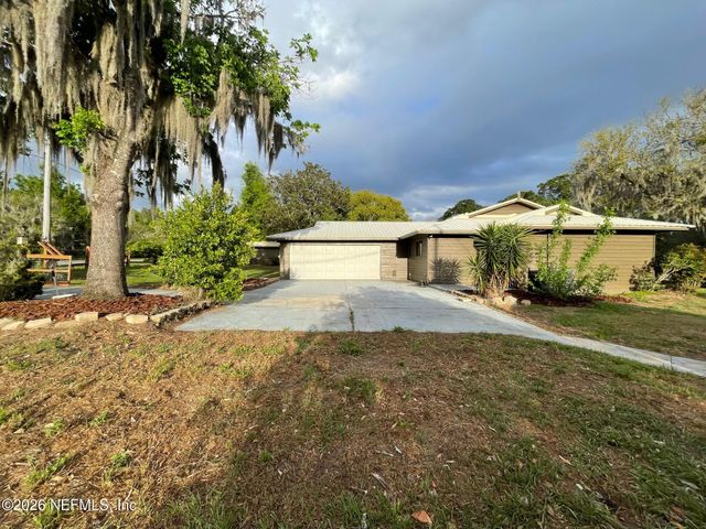 125 TWIN LAKE GROVE Drive, Interlachen, FL 32148