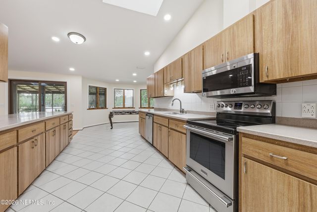 125 TWIN LAKE GROVE Drive, Interlachen, FL 32148