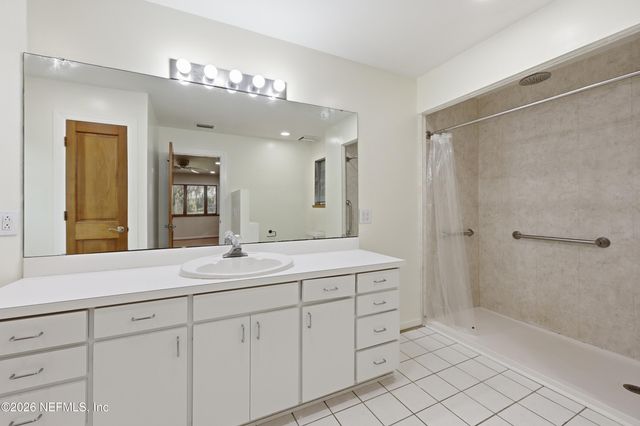 125 TWIN LAKE GROVE Drive, Interlachen, FL 32148