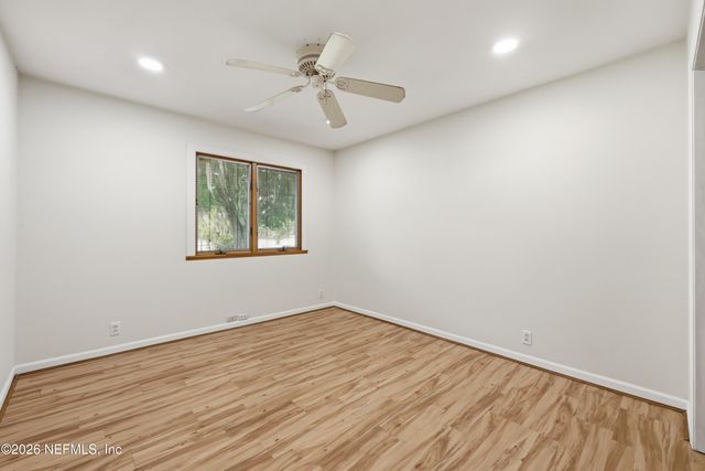 125 TWIN LAKE GROVE Drive, Interlachen, FL 32148