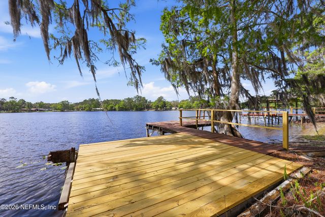 125 TWIN LAKE GROVE Drive, Interlachen, FL 32148
