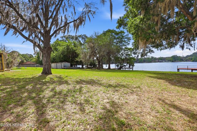 125 TWIN LAKE GROVE Drive, Interlachen, FL 32148