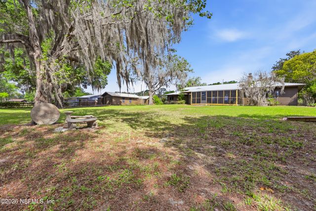 125 TWIN LAKE GROVE Drive, Interlachen, FL 32148