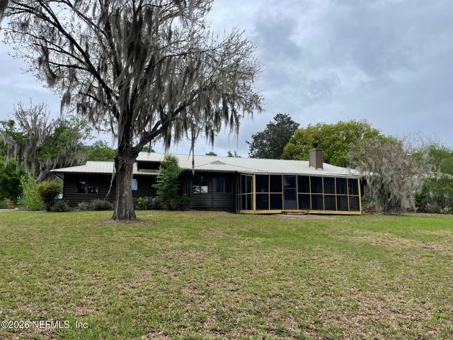 125 TWIN LAKE GROVE Drive, Interlachen, FL 32148