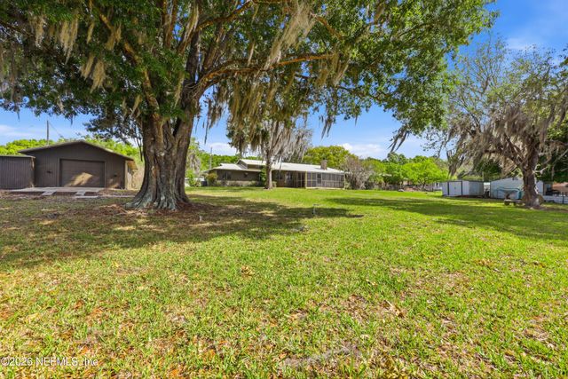 125 TWIN LAKE GROVE Drive, Interlachen, FL 32148