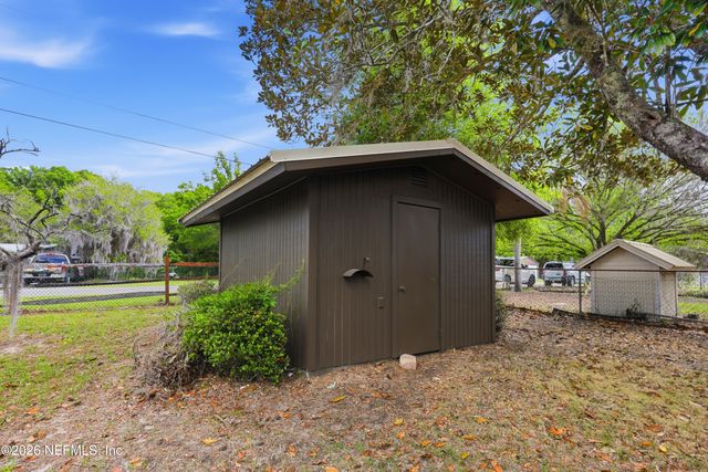 125 TWIN LAKE GROVE Drive, Interlachen, FL 32148