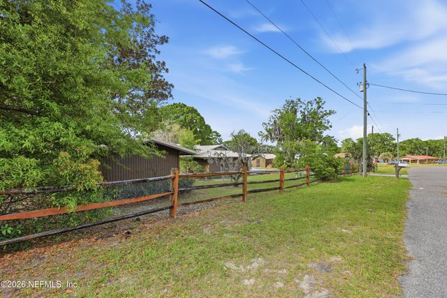 125 TWIN LAKE GROVE Drive, Interlachen, FL 32148