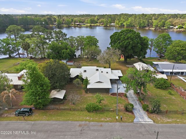 125 TWIN LAKE GROVE Drive, Interlachen, FL 32148