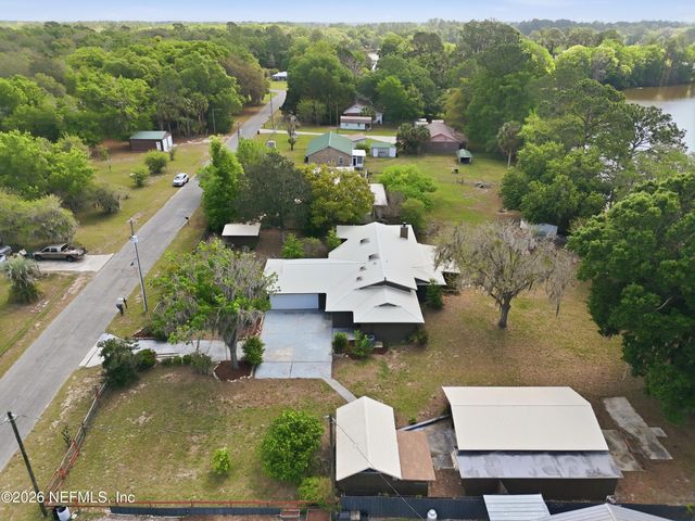 125 TWIN LAKE GROVE Drive, Interlachen, FL 32148