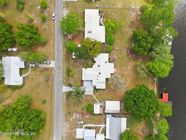 125 TWIN LAKE GROVE Drive, Interlachen, FL 32148
