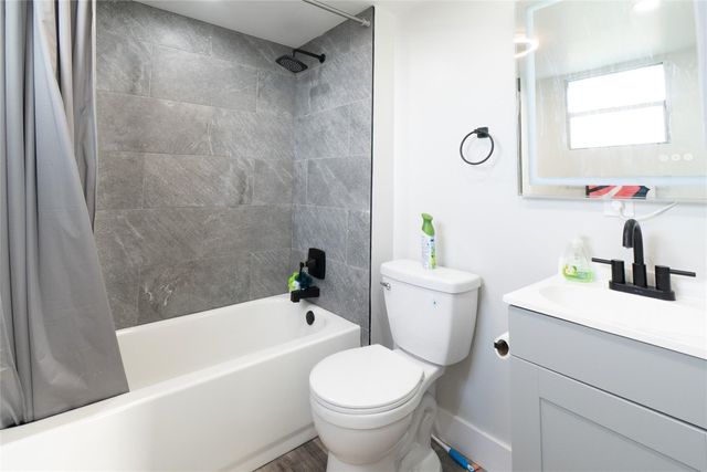 119 Royal Park Drive 4H, Oakland Park, FL 33309