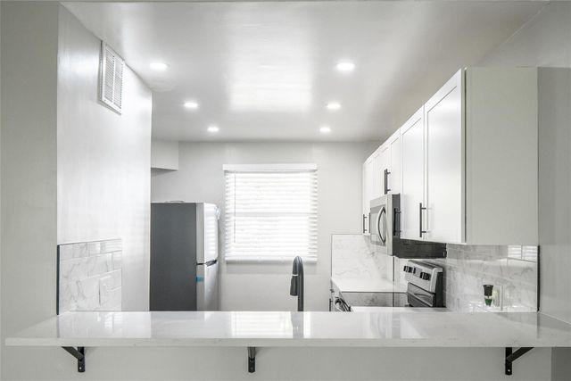 119 Royal Park Drive 4H, Oakland Park, FL 33309