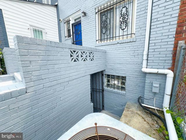 130 36TH ST NE, Washington, DC 20019