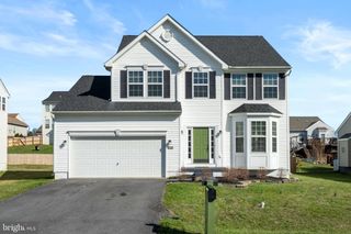 471 BENTLEY DR, Inwood, WV 25428