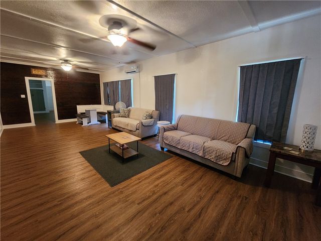 1613 6th St, Corpus Christi, TX 78404